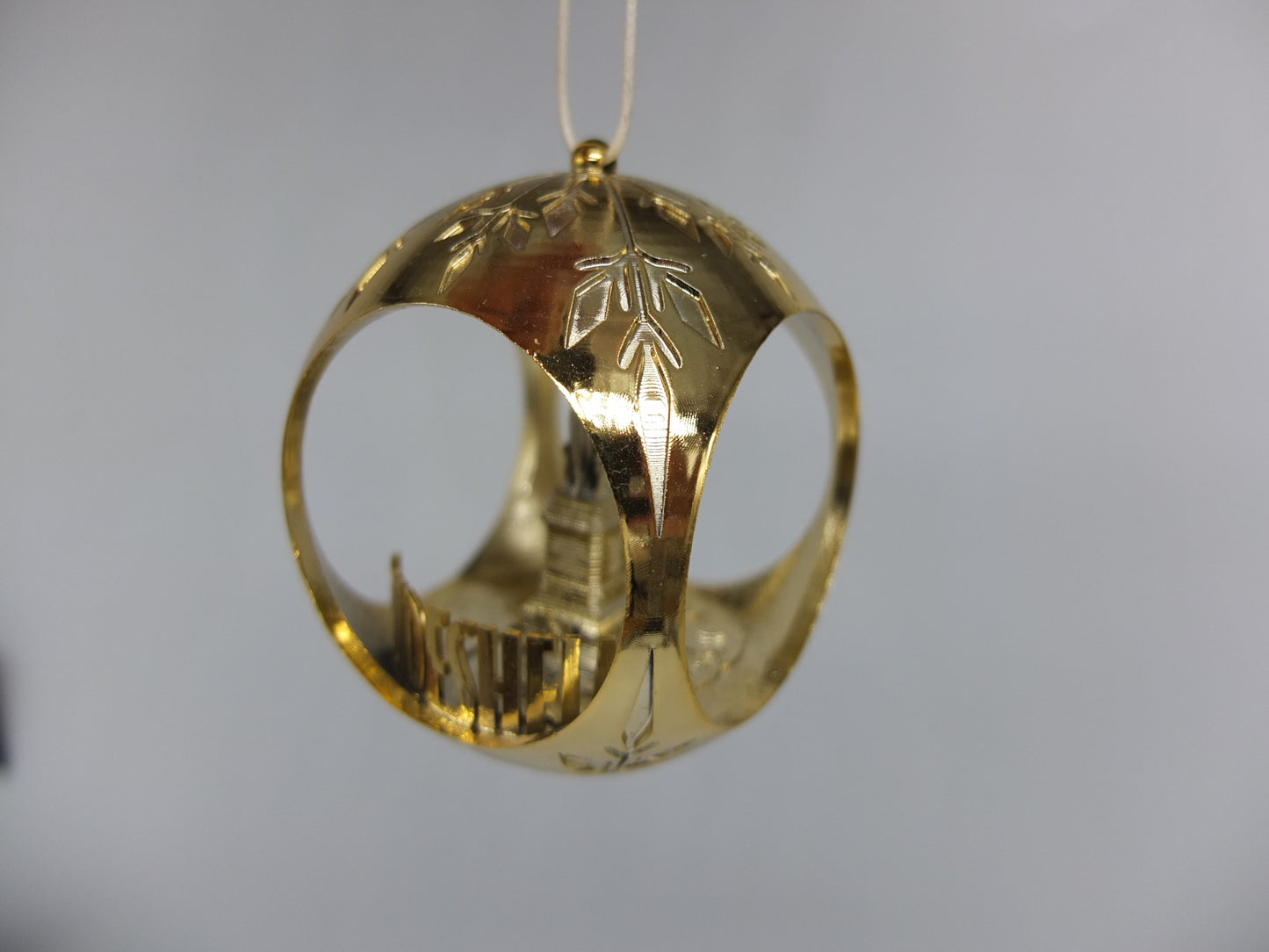 Christmas tree bauble railway shine