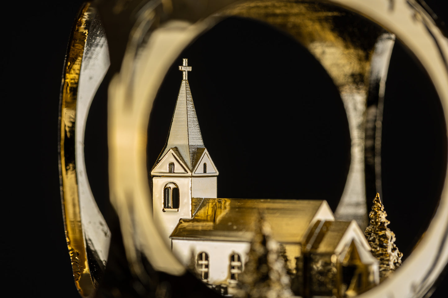 Christmas tree bauble church shine