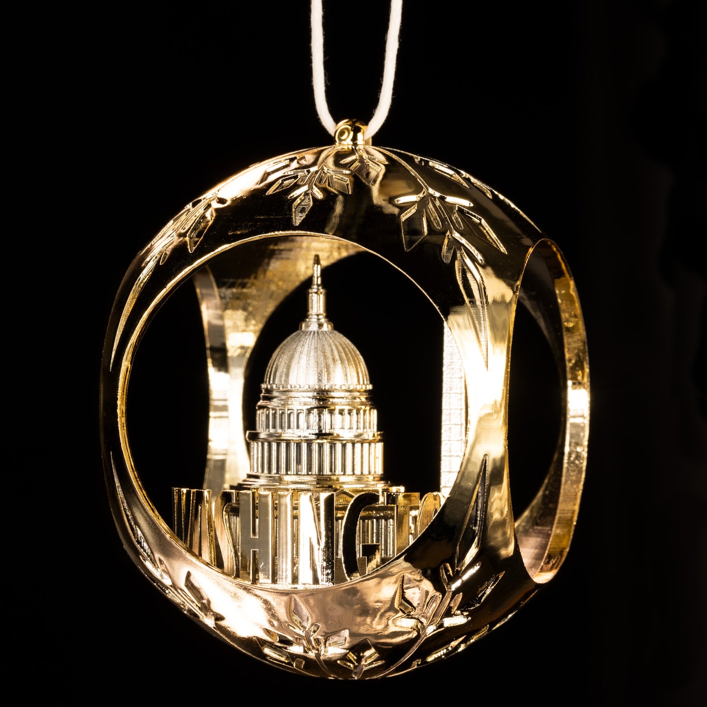 Christmas tree bauble railway shine