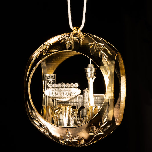 Christmas tree bauble railway shine