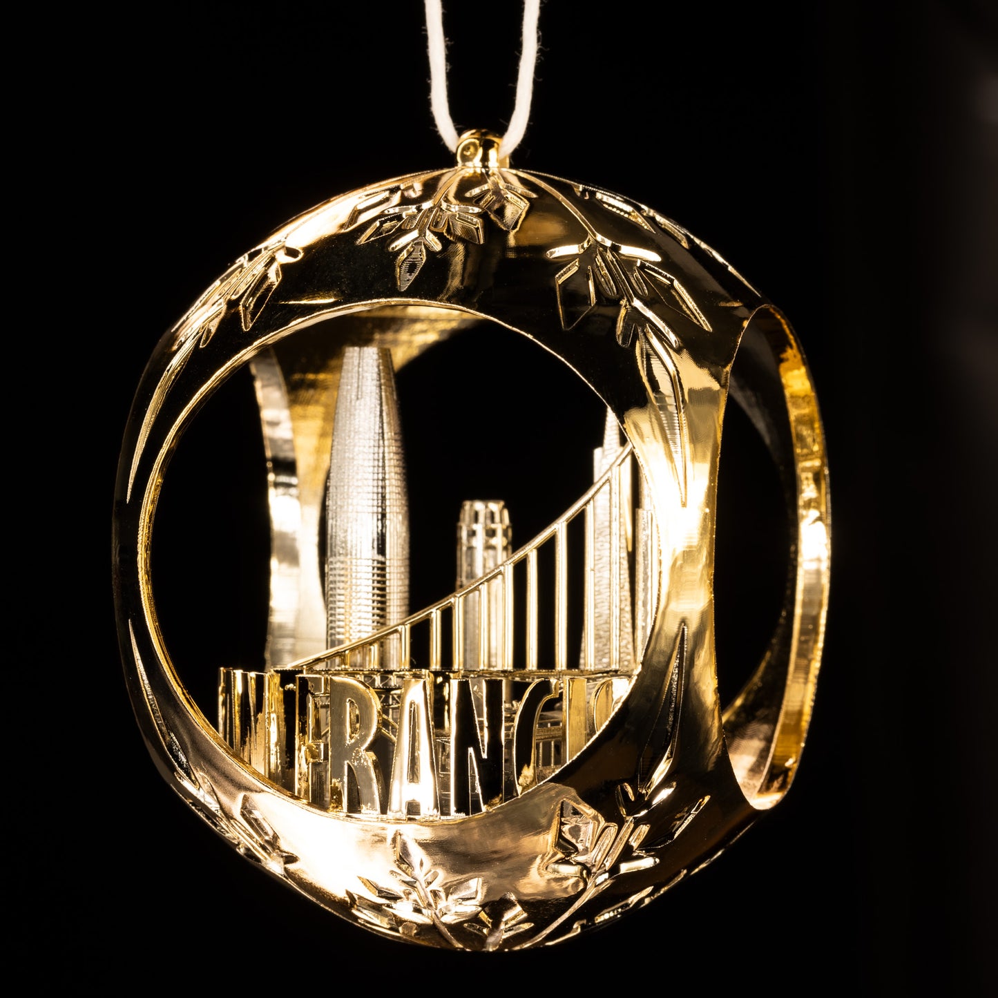 Christmas tree bauble railway shine