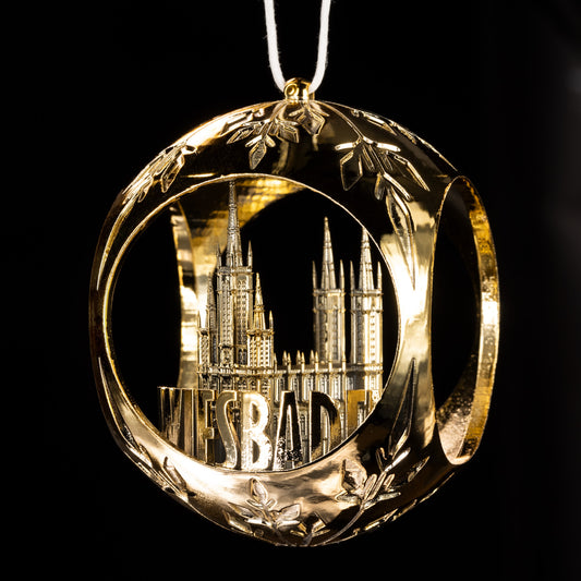 Christmas tree bauble railway shine