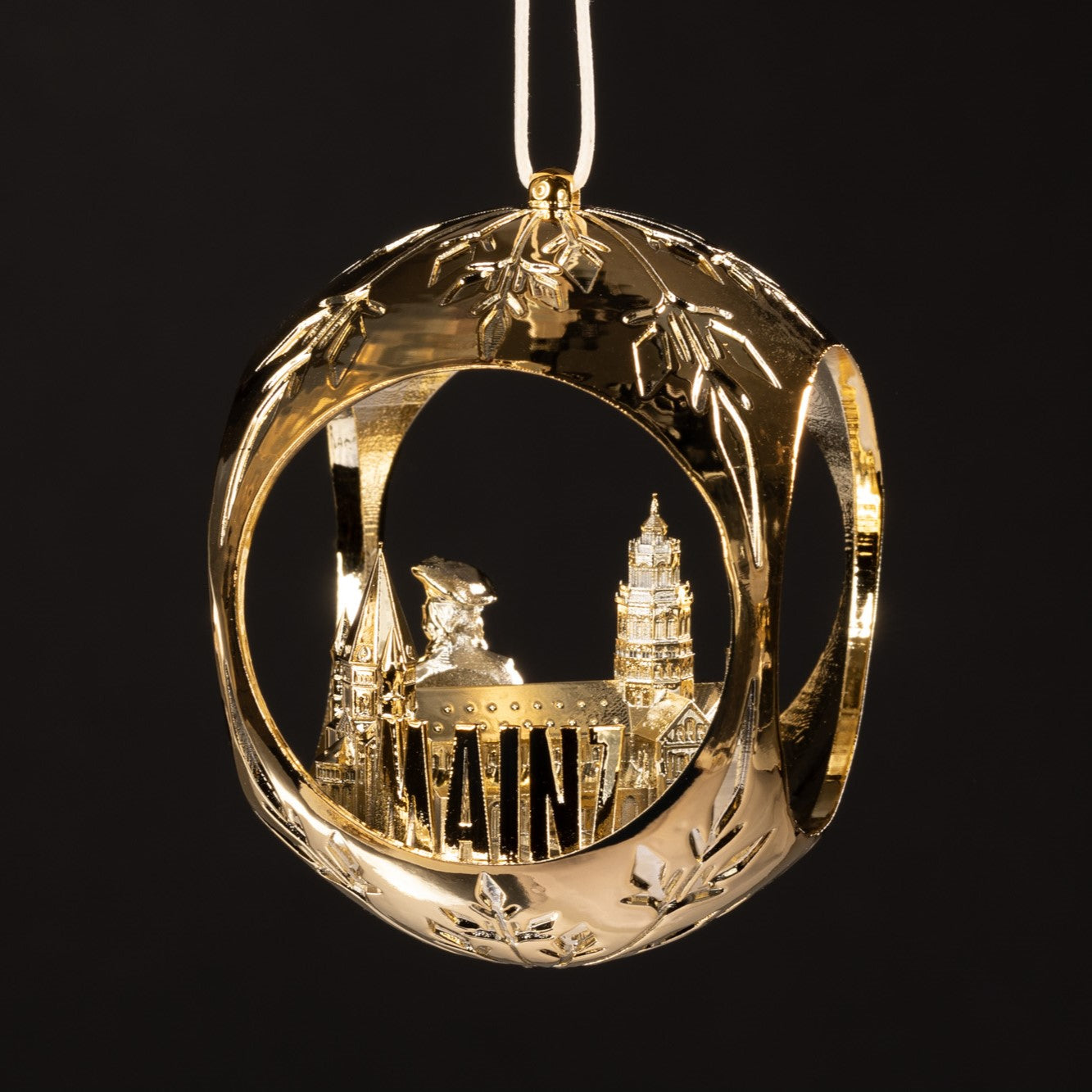 Christmas tree bauble railway shine