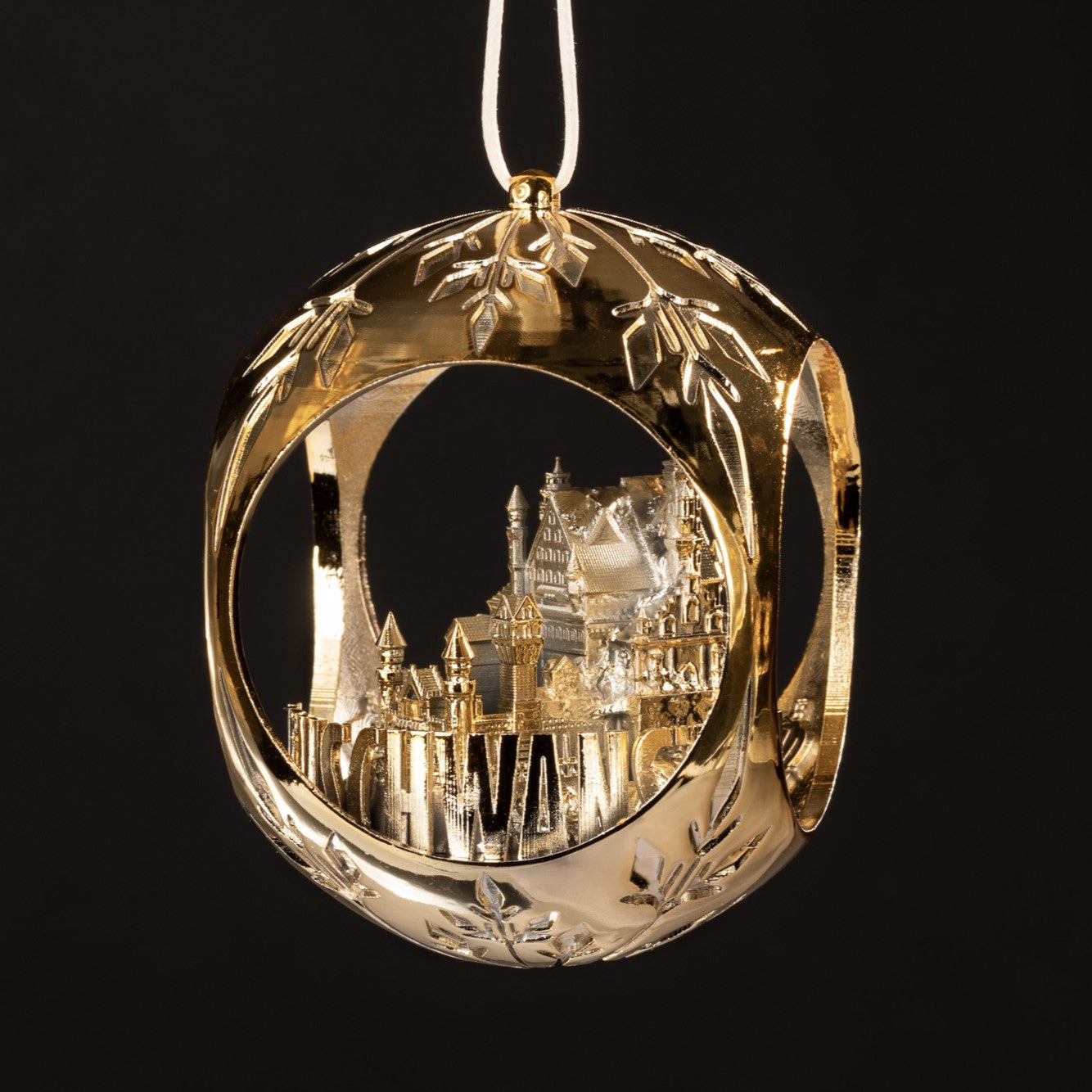 Christmas tree bauble railway shine